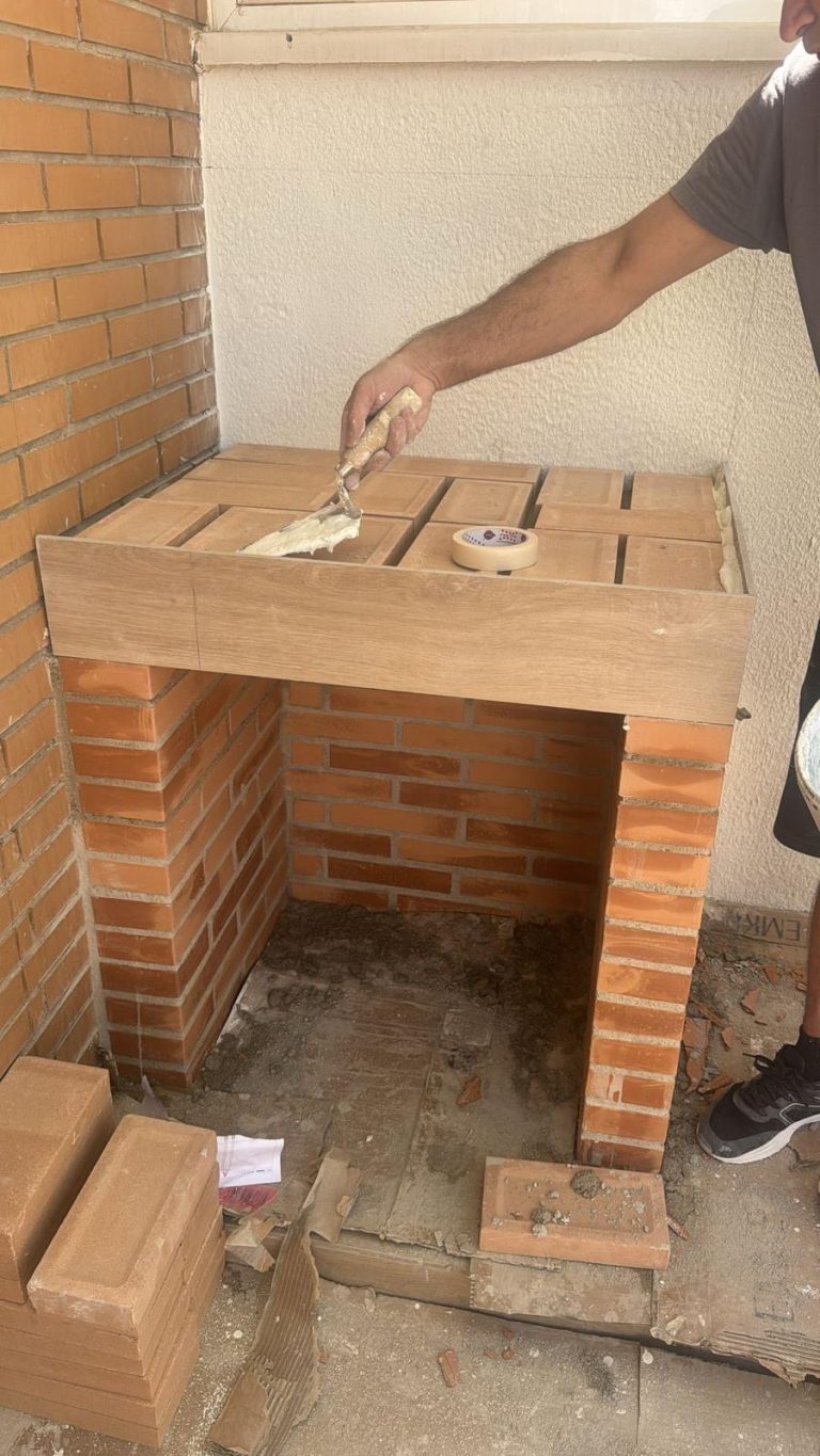 e7049898-4c35-4607-9434-6eea0591bbc3-min